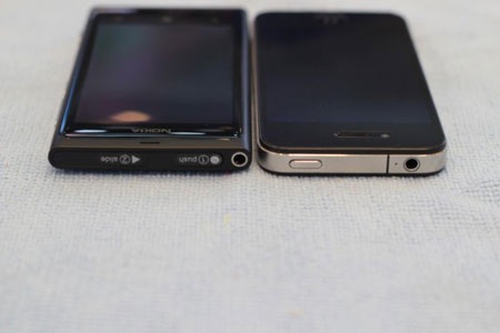 Xem ảnh Nokia Lumia 800 "so dáng" iPhone 4 - 3