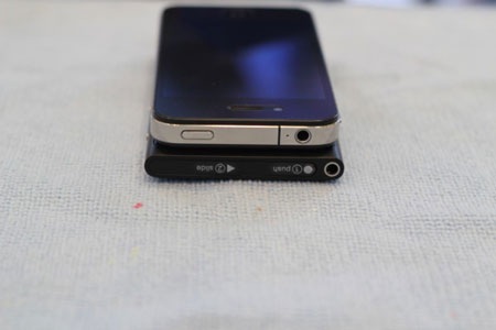 Xem ảnh Nokia Lumia 800 "so dáng" iPhone 4 - 5