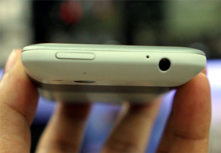 Mở hộp HTC Rhyme dành cho phái nữ giá 11,5 triệu đồng - 11 Mở hộp HTC Rhyme dành cho phái nữ giá 11,5 triệu đồng - 11