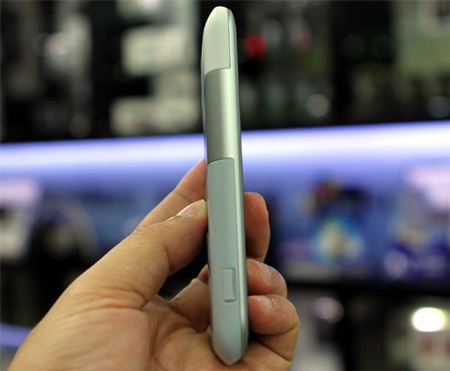 Mở hộp HTC Rhyme dành cho phái nữ giá 11,5 triệu đồng - 8 Mở hộp HTC Rhyme dành cho phái nữ giá 11,5 triệu đồng - 8