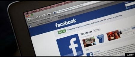 Facebook bội thực vì “cơn bão” ảnh khiêu dâm - 1