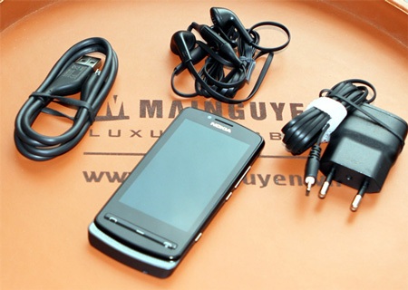 Mở hộp Nokia 700 chính hãng giá trên 7 triệu đồng - 2