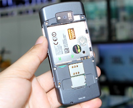 Mở hộp Nokia 700 chính hãng giá trên 7 triệu đồng - 8