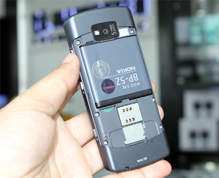 Mở hộp Nokia 700 chính hãng giá trên 7 triệu đồng - 9