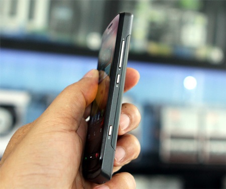 Mở hộp Nokia 700 chính hãng giá trên 7 triệu đồng - 5