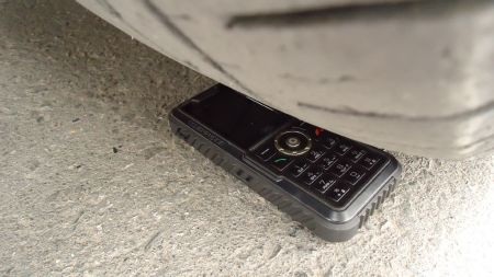 Cận cảnh điện thoại siêu bền tại Việt Nam - 10