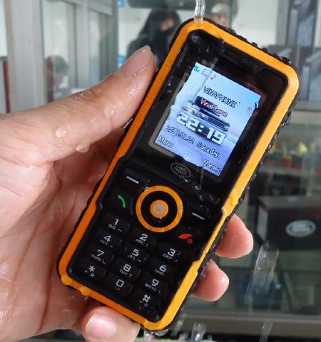 Cận cảnh điện thoại siêu bền tại Việt Nam - 11