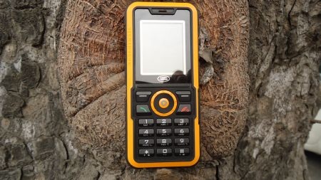 Cận cảnh điện thoại siêu bền tại Việt Nam - 1