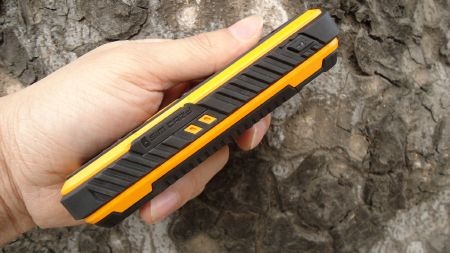 Cận cảnh điện thoại siêu bền tại Việt Nam - 5