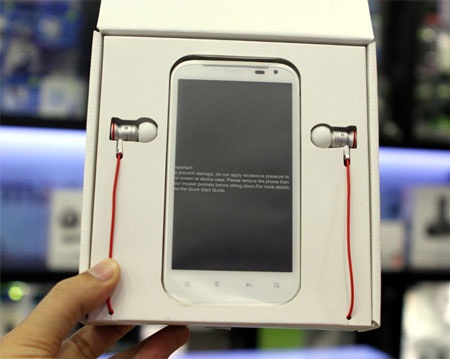 HTC Sensation XL chính hãng giá 15,9 triệu đồng - 2 HTC Sensation XL chính hãng giá 15,9 triệu đồng - 2