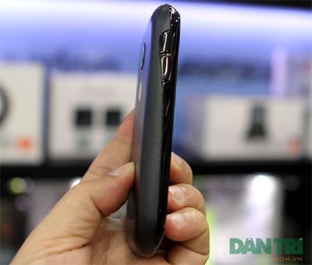 Đập hộp smartphone Android 2 SIM 2 sóng đầu tiên - 4