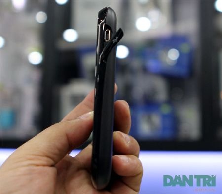 Đập hộp smartphone Android 2 SIM 2 sóng đầu tiên - 5