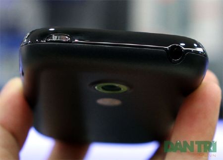 Đập hộp smartphone Android 2 SIM 2 sóng đầu tiên - 6