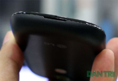 Đập hộp smartphone Android 2 SIM 2 sóng đầu tiên - 7