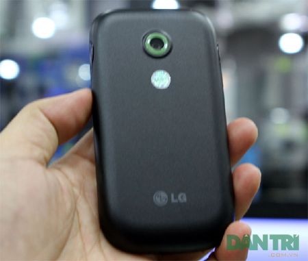 Đập hộp smartphone Android 2 SIM 2 sóng đầu tiên - 8