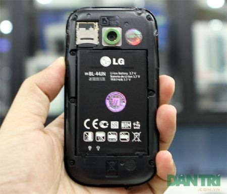 Đập hộp smartphone Android 2 SIM 2 sóng đầu tiên - 9