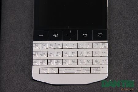 “Siêu điện thoại” BlackBerry Porsche Design P'9981 giá 50 triệu - 7