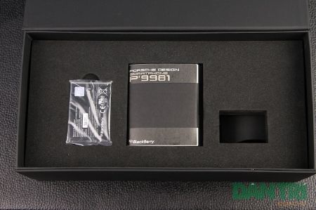 “Siêu điện thoại” BlackBerry Porsche Design P'9981 giá 50 triệu - 3