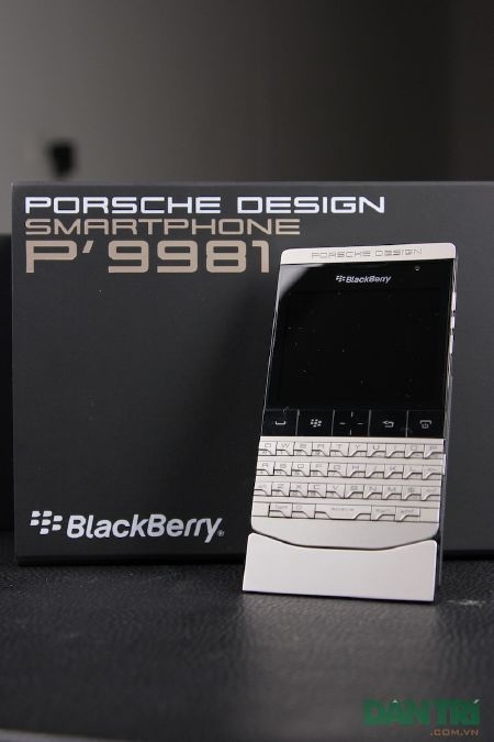 “Siêu điện thoại” BlackBerry Porsche Design P'9981 giá 50 triệu - 5