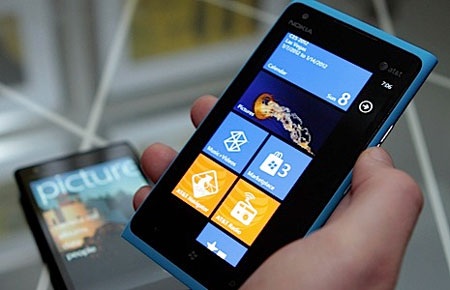 Nokia “khuấy động” CES bằng điện thoại Lumia 900 - 4 Nokia “khuấy động” CES bằng điện thoại Lumia 900 - 4