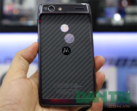 Đập hộp smartphone mỏng nhất thế giới Motorola RAZR - 11 Đập hộp smartphone mỏng nhất thế giới Motorola RAZR - 11