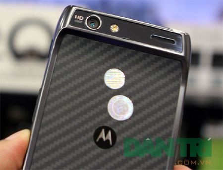 Đập hộp smartphone mỏng nhất thế giới Motorola RAZR - 12 Đập hộp smartphone mỏng nhất thế giới Motorola RAZR - 12