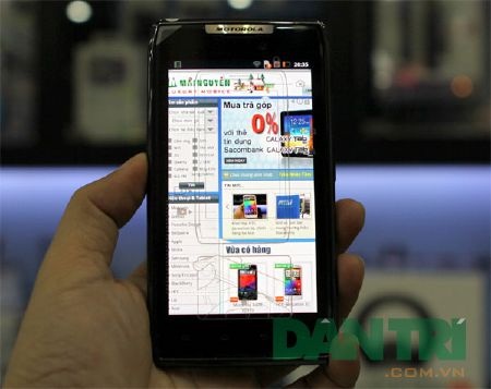 Đập hộp smartphone mỏng nhất thế giới Motorola RAZR - 23 Đập hộp smartphone mỏng nhất thế giới Motorola RAZR - 23