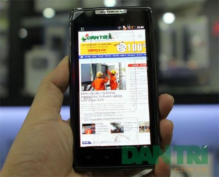 Đập hộp smartphone mỏng nhất thế giới Motorola RAZR - 21 Đập hộp smartphone mỏng nhất thế giới Motorola RAZR - 21