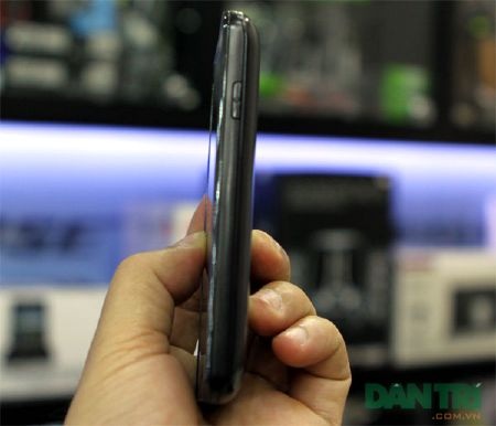 Đập hộp Samsung Wave M chạy Bada 2.0 đầu tiên - 6