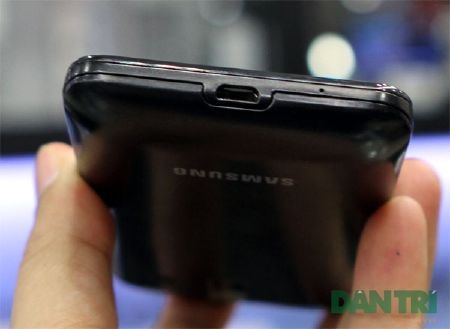 Đập hộp Samsung Wave M chạy Bada 2.0 đầu tiên - 7