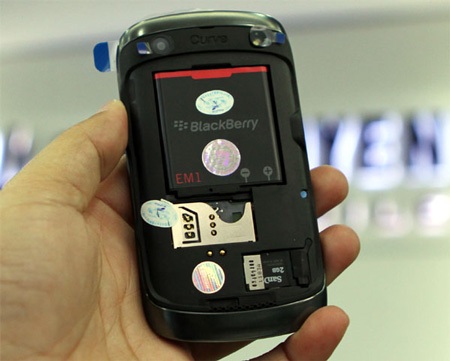 Đập hộp BlackBerry Curve 9360 chính hãng giá 8,75 triệu đồng - 11