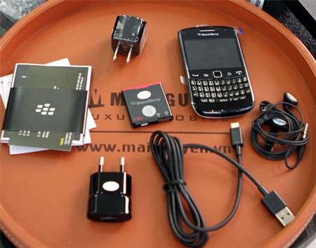 Đập hộp BlackBerry Curve 9360 chính hãng giá 8,75 triệu đồng - 3