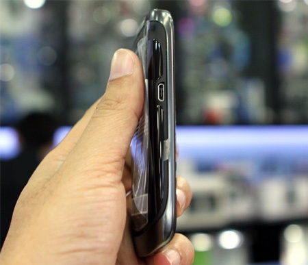 Đập hộp BlackBerry Curve 9360 chính hãng giá 8,75 triệu đồng - 6
