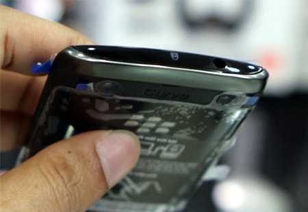 Đập hộp BlackBerry Curve 9360 chính hãng giá 8,75 triệu đồng - 9