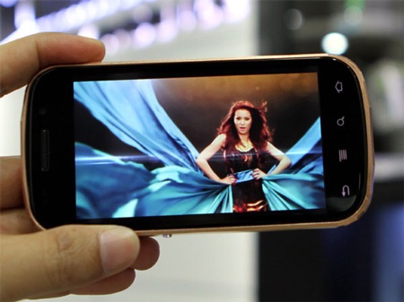 Ngắm smartphone dát vàng đầu tiên của Mobiado giá 86 triệu  - 21