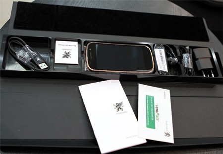 Ngắm smartphone dát vàng đầu tiên của Mobiado giá 86 triệu  - 2