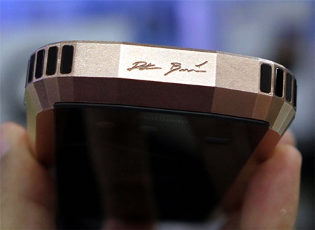 Ngắm smartphone dát vàng đầu tiên của Mobiado giá 86 triệu  - 13