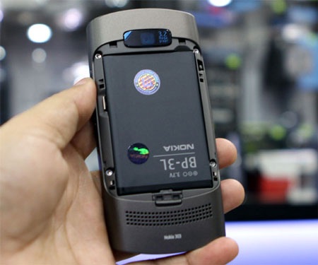 Cận cảnh Nokia Asha 303 chính hãng giá rẻ - 12