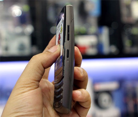 Cận cảnh Nokia Asha 303 chính hãng giá rẻ - 4