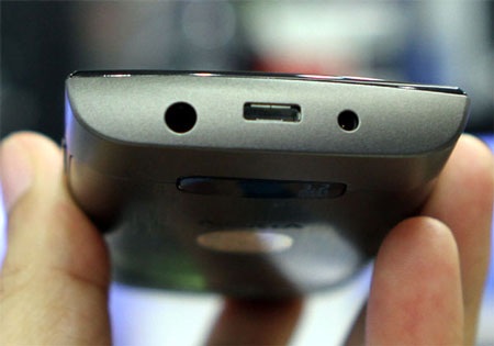 Cận cảnh Nokia Asha 303 chính hãng giá rẻ - 7