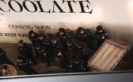 iPhone 4S hoãn bán tại Bắc Kinh vì bị… ném trứng sống - 8