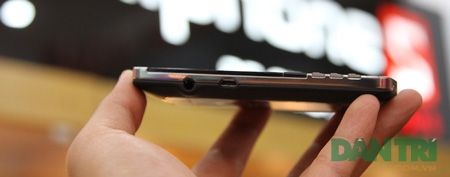 “Siêu điện thoại” BlackBerry Porsche Design P'9981 giá 50 triệu - 12