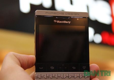 “Siêu điện thoại” BlackBerry Porsche Design P'9981 giá 50 triệu - 9