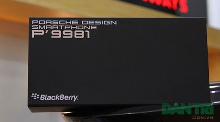 “Siêu điện thoại” BlackBerry Porsche Design P'9981 giá 50 triệu - 1
