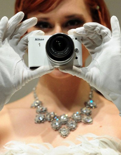 Chân dài khoe sắc tại CES 2012 - 3