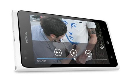 Nokia Lumia 900 màu trắng xuất hiện - 1 Nokia Lumia 900 màu trắng xuất hiện - 1