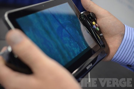 Máy tính bảng Android 4.0 3D không cần kính đầu tiên - 6