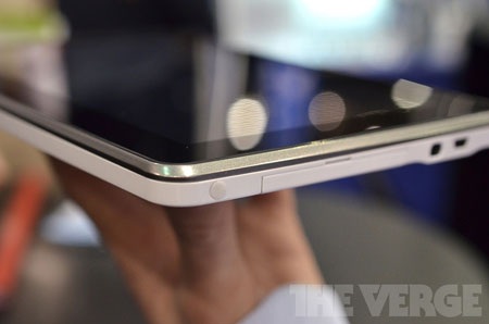 Máy tính bảng Android 4.0 3D không cần kính đầu tiên - 10