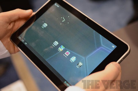Máy tính bảng Android 4.0 3D không cần kính đầu tiên - 3