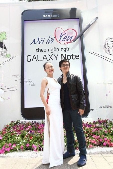 Hà Anh Tuấn- Phương Linh làm “mẫu” cho Galaxy Note - 1 Hà Anh Tuấn- Phương Linh làm “mẫu” cho Galaxy Note - 1